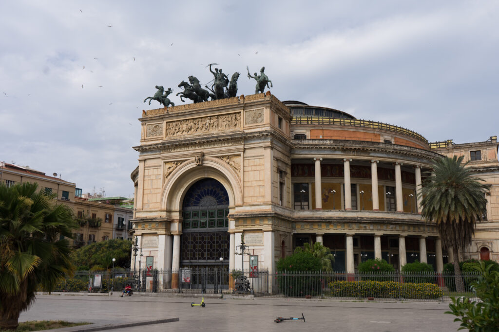 Teatro Politeama Garibaldi di Palermo, a historical building in palermo that is has a domed shape and statues of men riding horses on top of the building